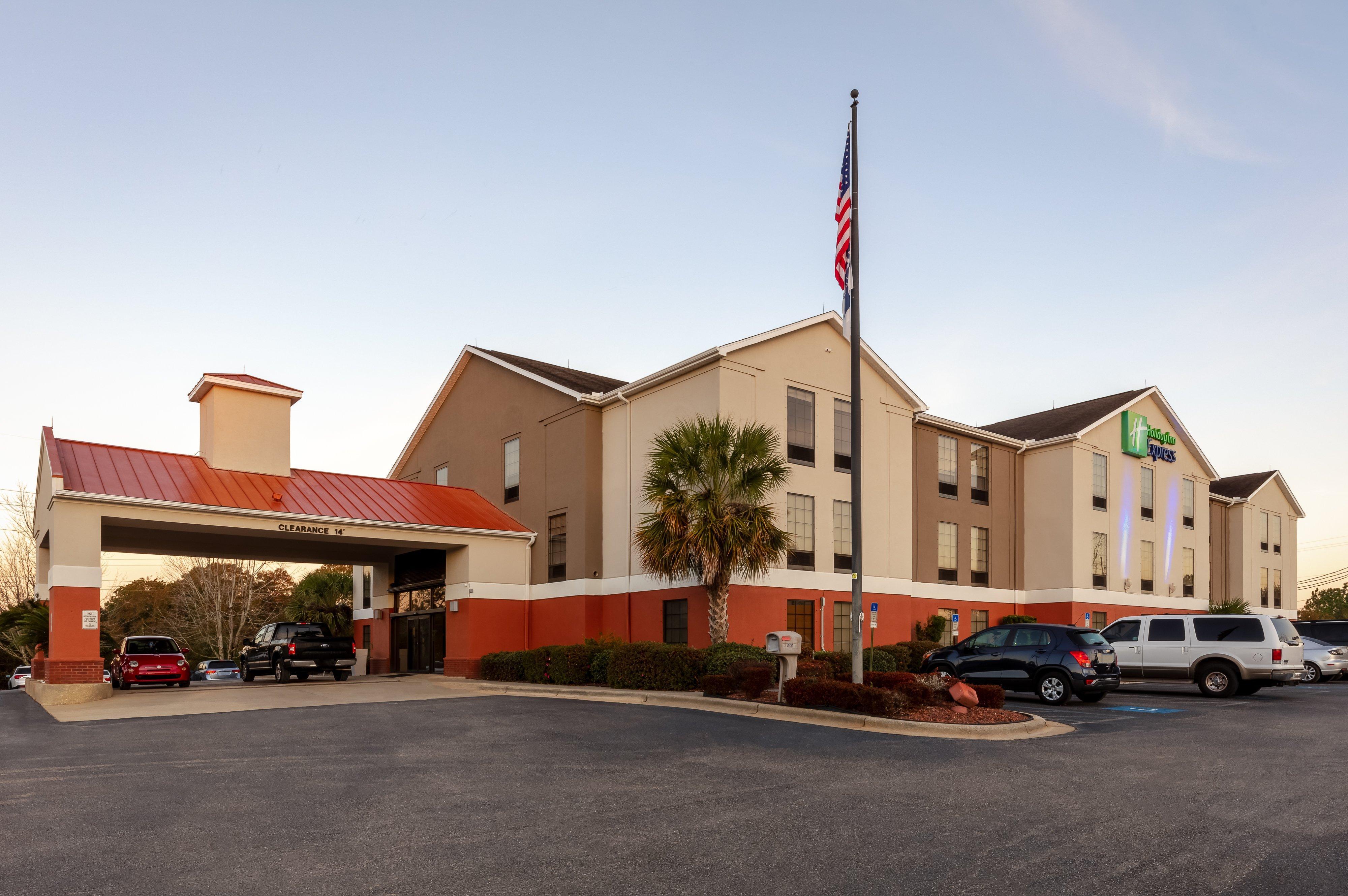 Holiday Inn Express & Suites Milton East I-10 By Ihg Экстерьер фото